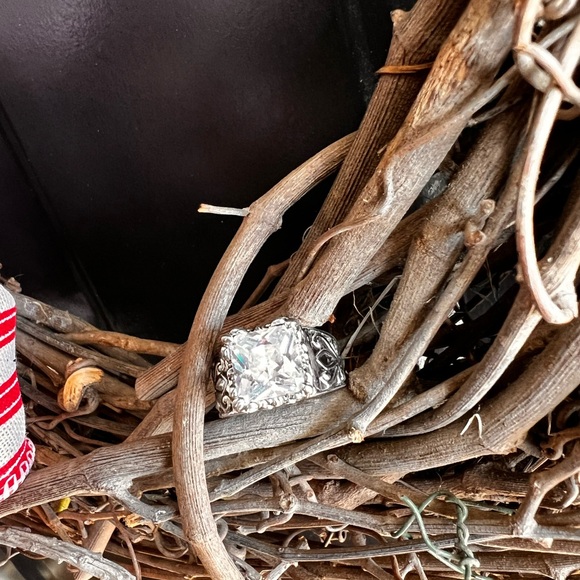 Silpada Sterling Uptown Square Cubicle Zirconia Filigree Scroll Ring R 0981 - Picture 4 of 5